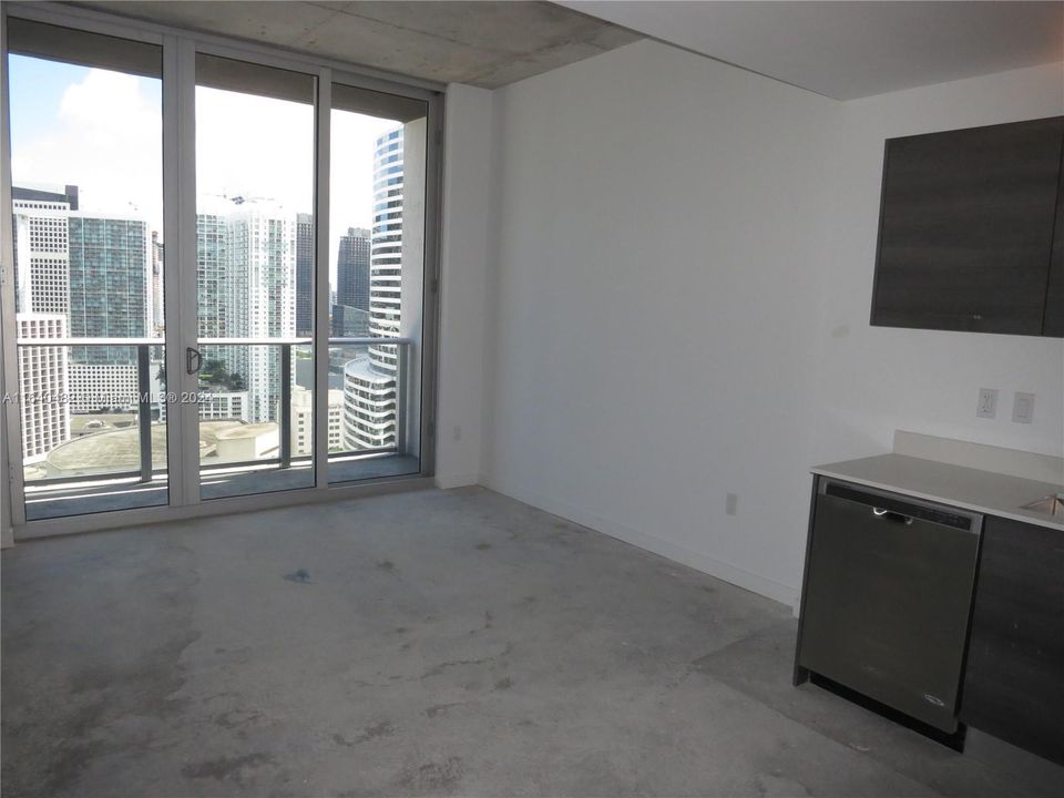 For Sale: $349,000 (1 beds, 1 baths, 533 Square Feet)