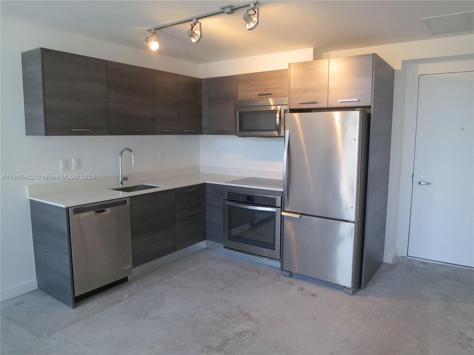 For Sale: $349,000 (1 beds, 1 baths, 533 Square Feet)