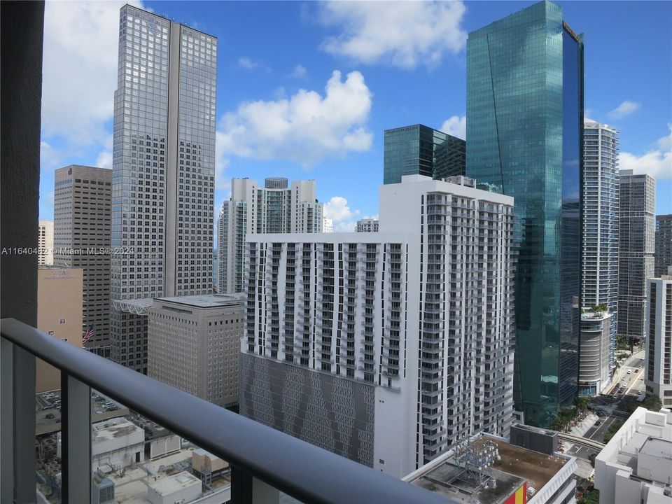 For Sale: $349,000 (1 beds, 1 baths, 533 Square Feet)