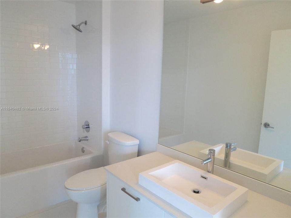 For Sale: $349,000 (1 beds, 1 baths, 533 Square Feet)