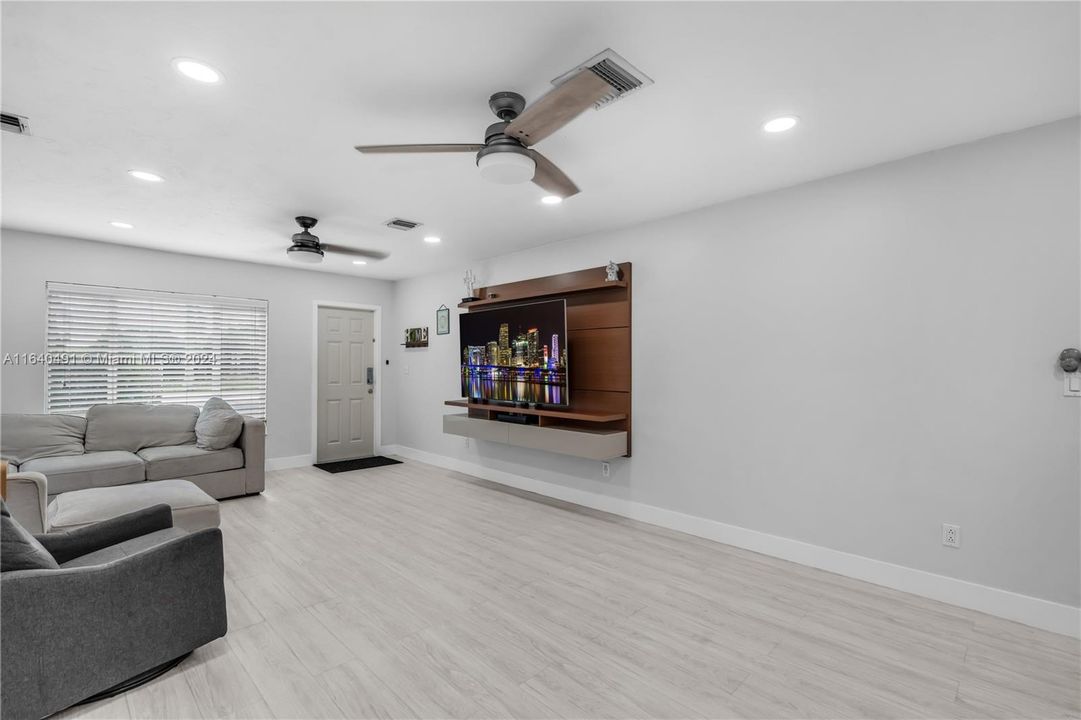 Active With Contract: $1,450,000 (4 beds, 2 baths, 1739 Square Feet)