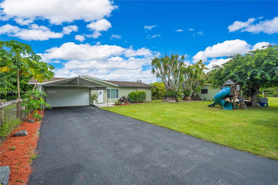 Active With Contract: $1,450,000 (4 beds, 2 baths, 1739 Square Feet)