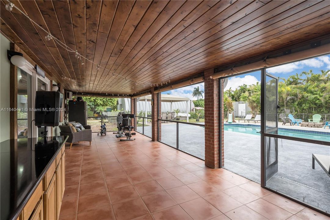 Active With Contract: $1,450,000 (4 beds, 2 baths, 1739 Square Feet)