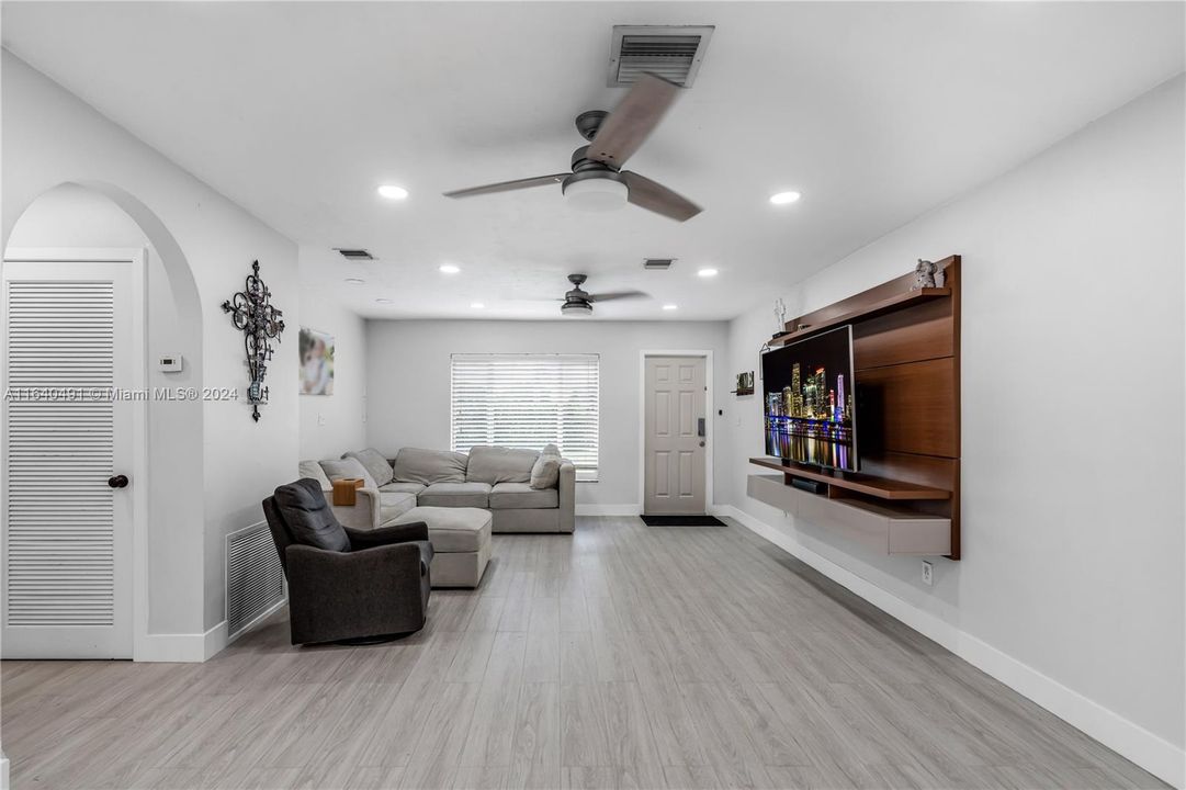 Active With Contract: $1,450,000 (4 beds, 2 baths, 1739 Square Feet)