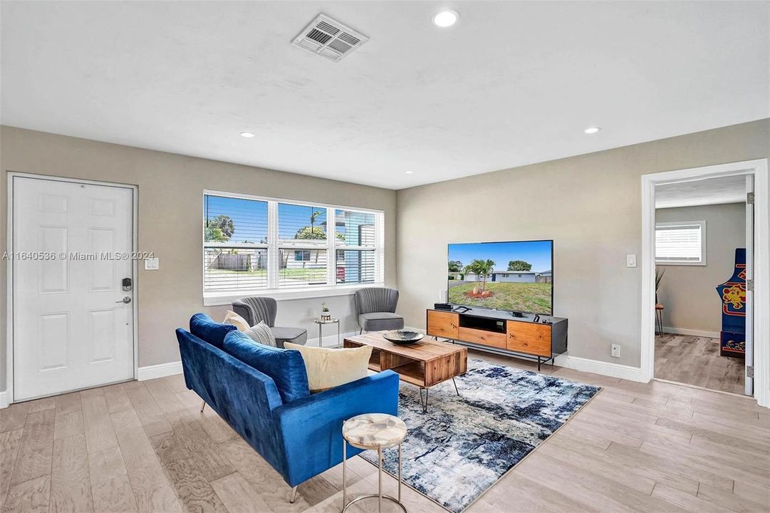 Active With Contract: $789,000 (4 beds, 2 baths, 1530 Square Feet)