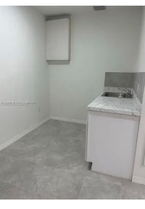 For Rent: $1,400 (1 beds, 1 baths, 1908 Square Feet)