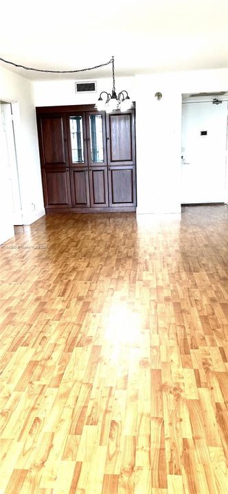 En Venta: $335,000 (2 camas, 2 baños, 1157 Pies cuadrados)