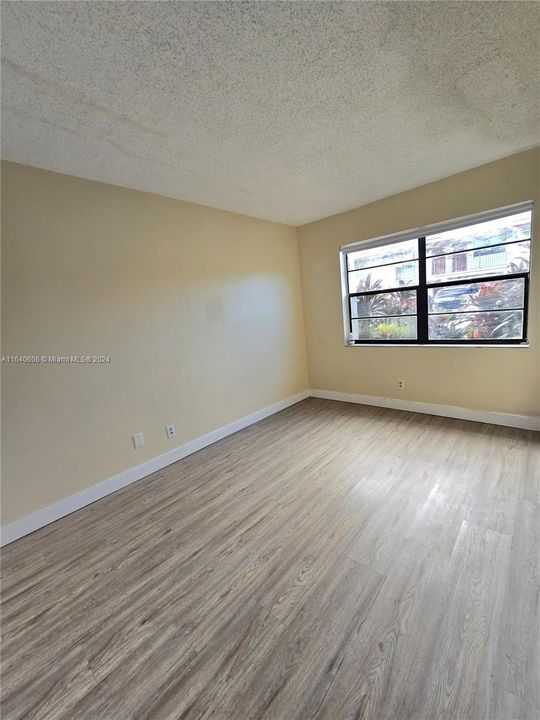 Recently Rented: $1,750 (2 beds, 2 baths, 870 Square Feet)