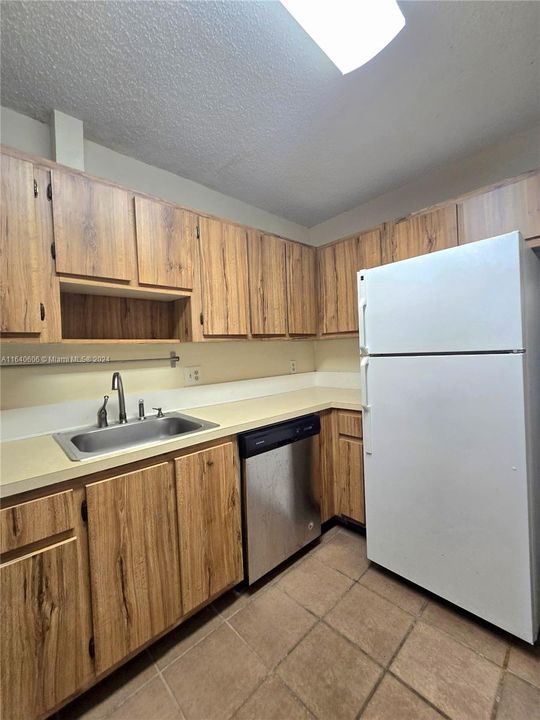 Recently Rented: $1,750 (2 beds, 2 baths, 870 Square Feet)