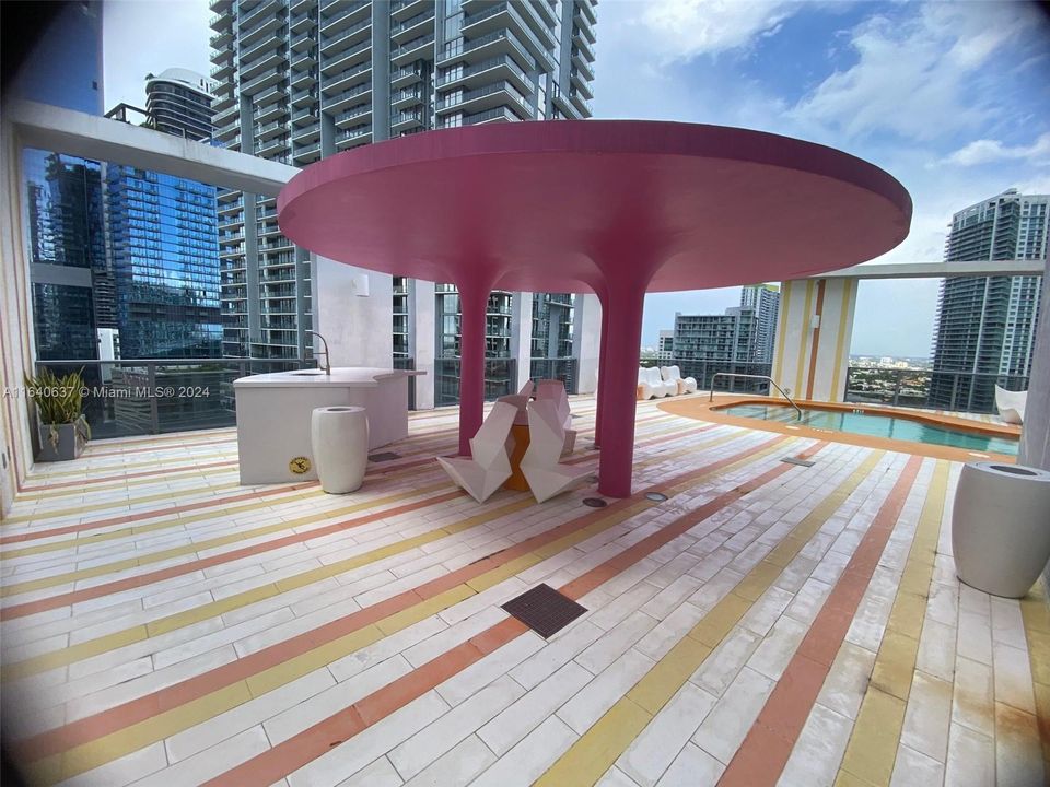 Recently Rented: $2,600 (0 beds, 1 baths, 551 Square Feet)