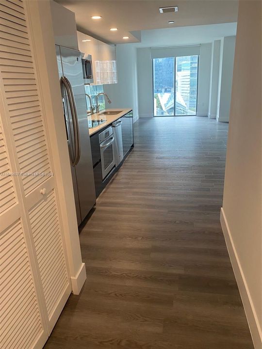 Recently Rented: $2,600 (0 beds, 1 baths, 551 Square Feet)