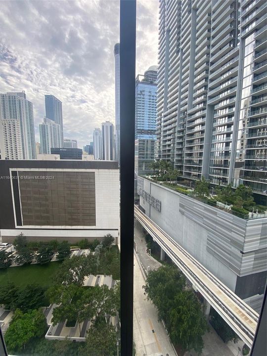 Recently Rented: $2,600 (0 beds, 1 baths, 551 Square Feet)