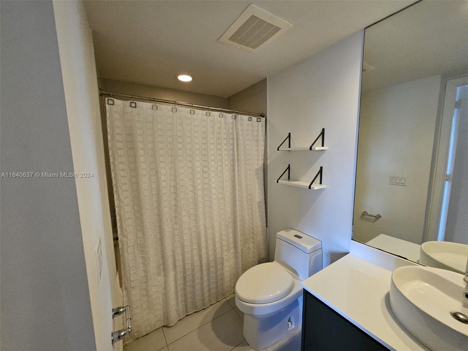 Recently Rented: $2,600 (0 beds, 1 baths, 551 Square Feet)