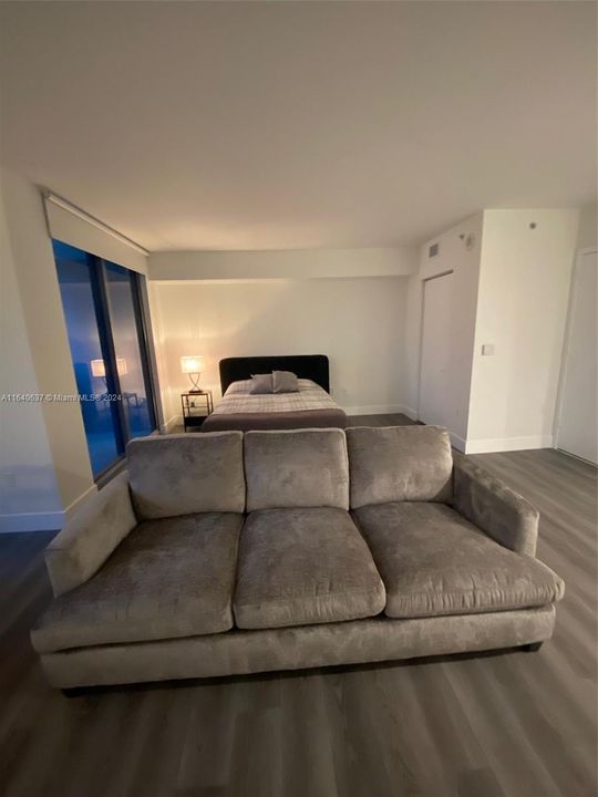 Recently Rented: $2,600 (0 beds, 1 baths, 551 Square Feet)