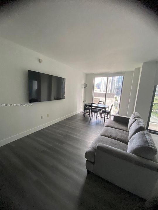 Recently Rented: $2,600 (0 beds, 1 baths, 551 Square Feet)