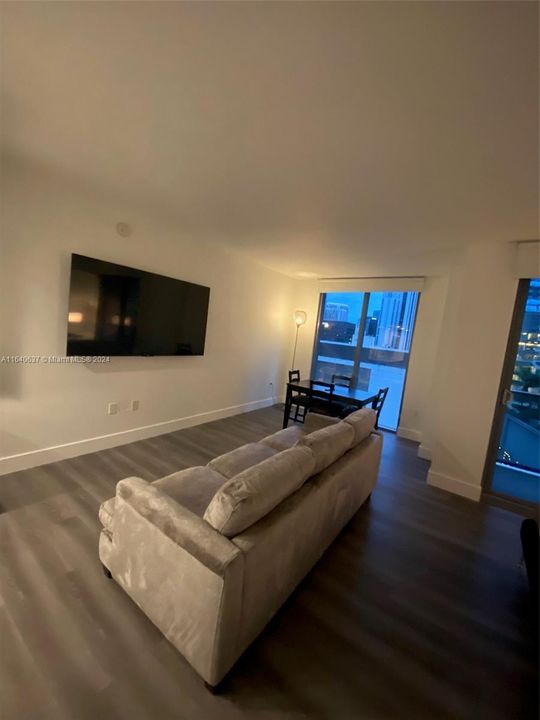 Recently Rented: $2,600 (0 beds, 1 baths, 551 Square Feet)