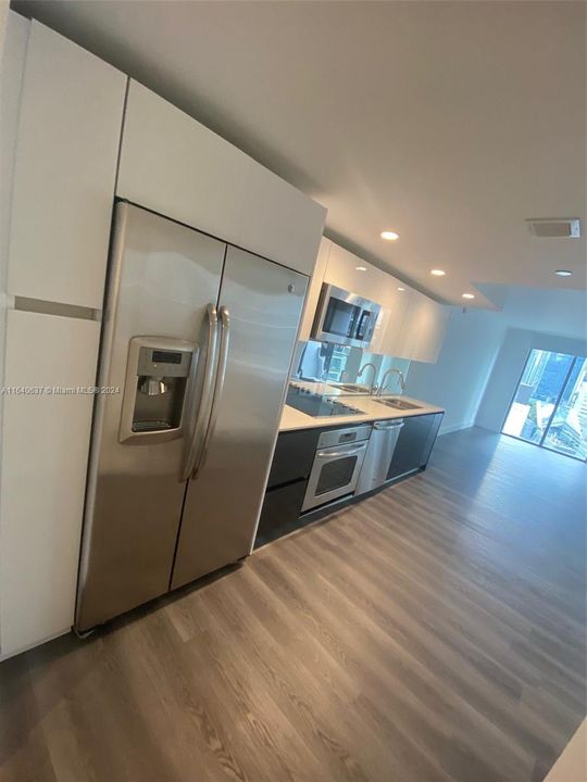 Recently Rented: $2,600 (0 beds, 1 baths, 551 Square Feet)