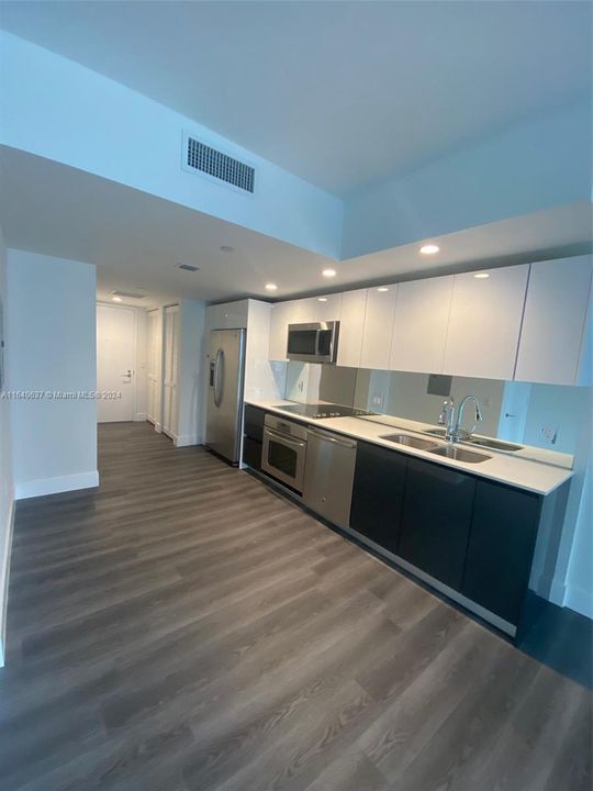 Recently Rented: $2,600 (0 beds, 1 baths, 551 Square Feet)