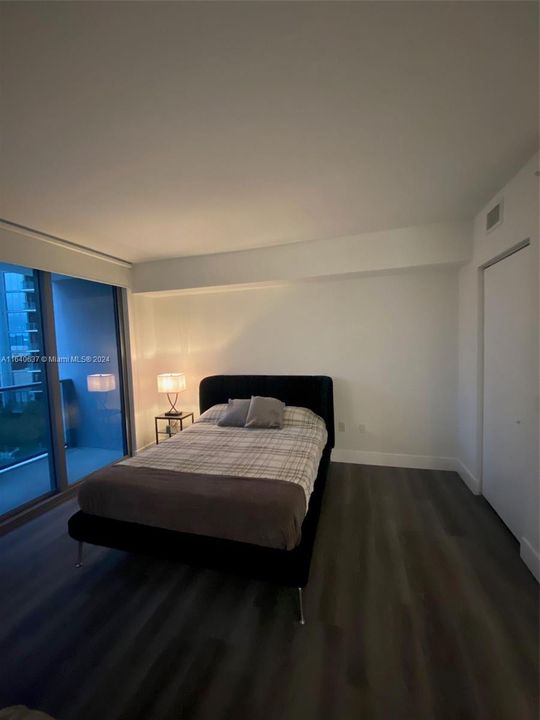 Recently Rented: $2,600 (0 beds, 1 baths, 551 Square Feet)