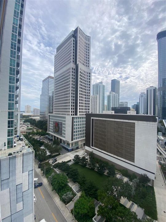 Recently Rented: $2,600 (0 beds, 1 baths, 551 Square Feet)