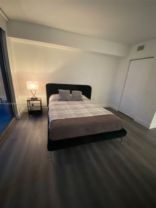 Recently Rented: $2,600 (0 beds, 1 baths, 551 Square Feet)