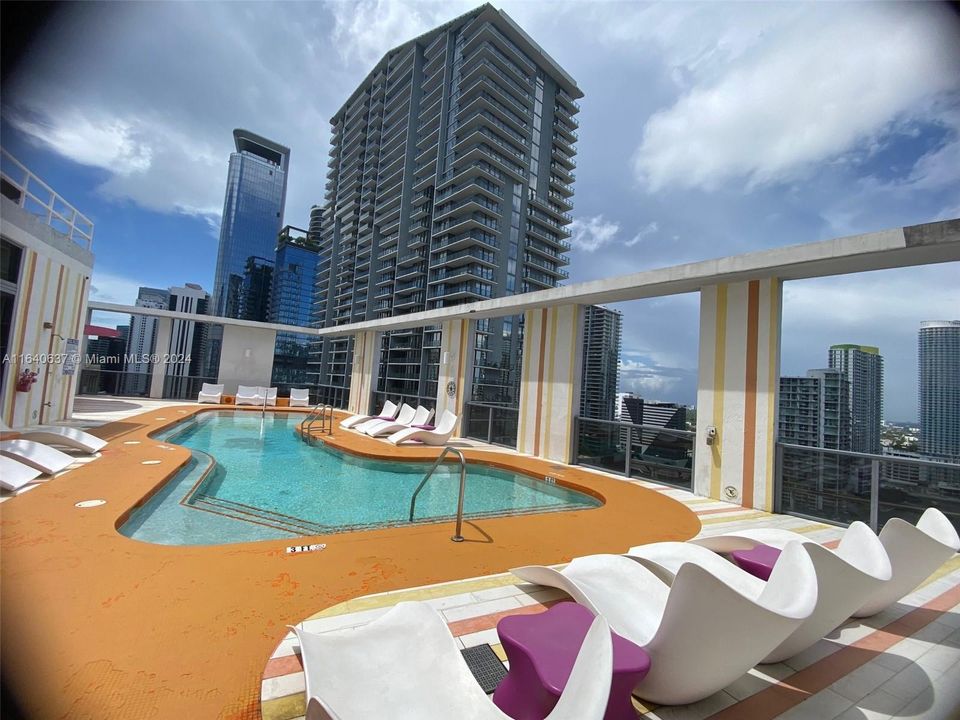 Recently Rented: $2,600 (0 beds, 1 baths, 551 Square Feet)