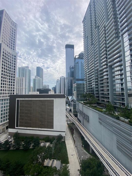 Recently Rented: $2,600 (0 beds, 1 baths, 551 Square Feet)