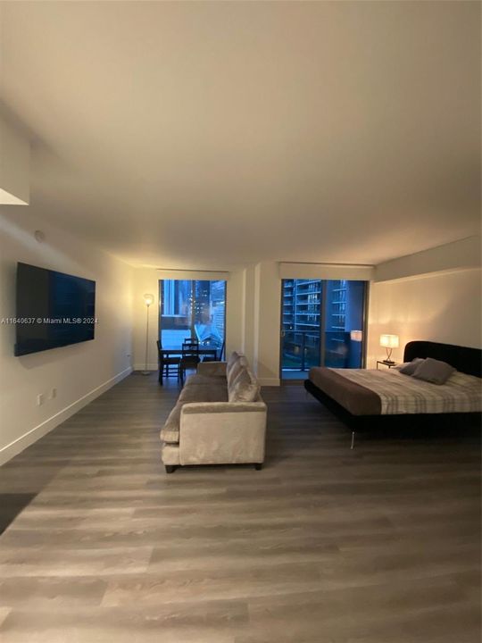 Recently Rented: $2,600 (0 beds, 1 baths, 551 Square Feet)