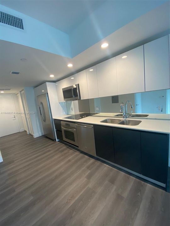 Recently Rented: $2,600 (0 beds, 1 baths, 551 Square Feet)