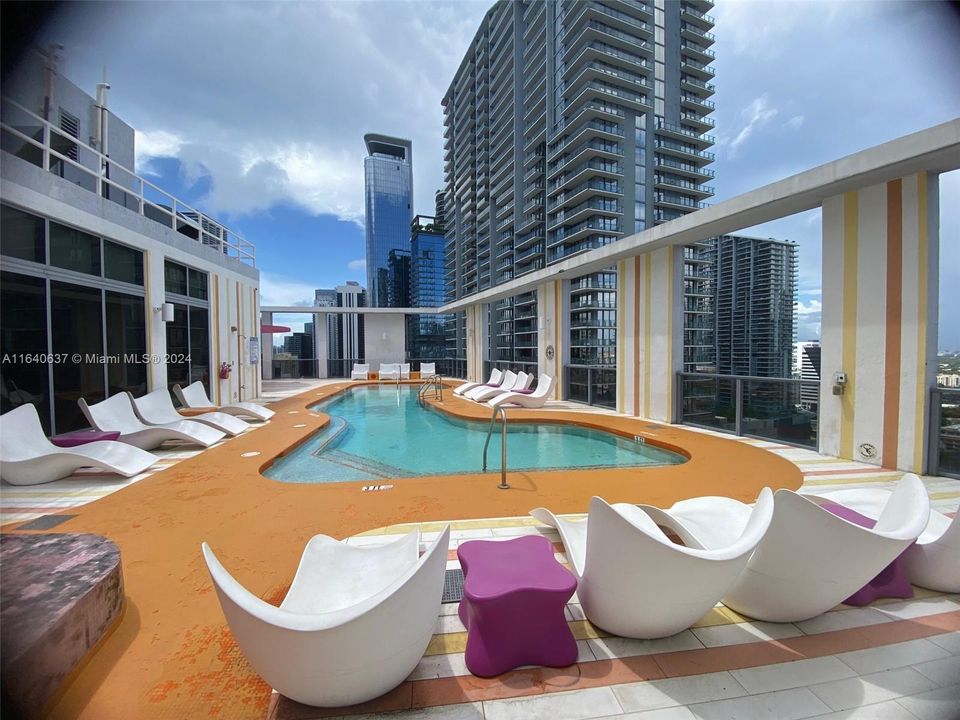 Recently Rented: $2,600 (0 beds, 1 baths, 551 Square Feet)