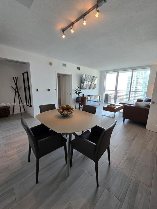 Active With Contract: $810,000 (2 beds, 2 baths, 1227 Square Feet)