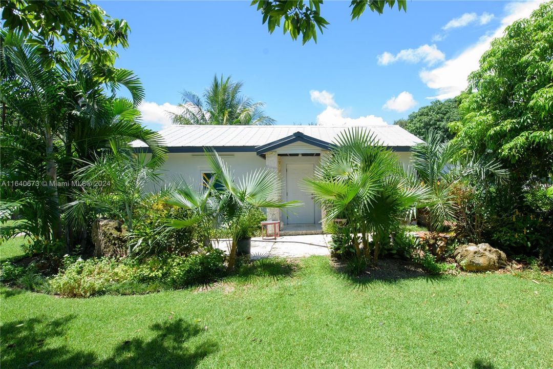 Active With Contract: $699,900 (3 beds, 2 baths, 1451 Square Feet)