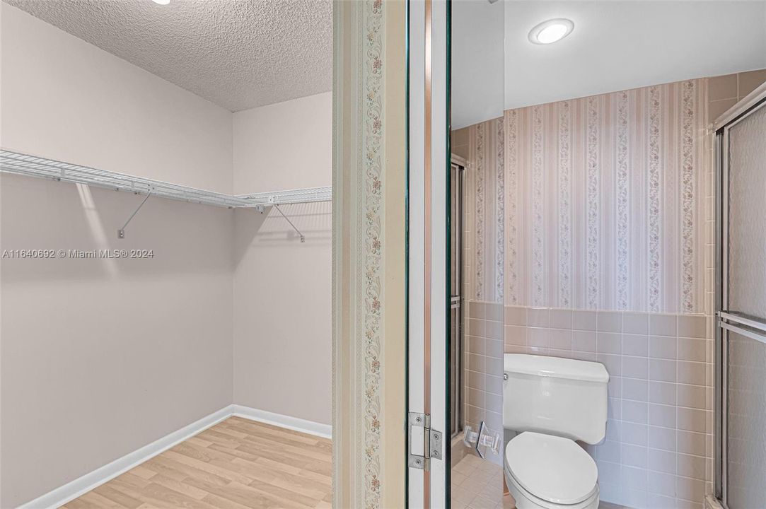 Recently Sold: $250,000 (2 beds, 2 baths, 1385 Square Feet)