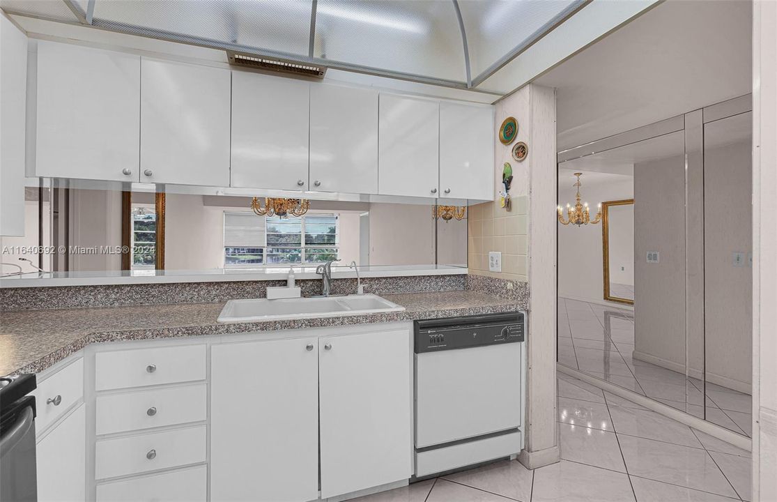 Recently Sold: $250,000 (2 beds, 2 baths, 1385 Square Feet)