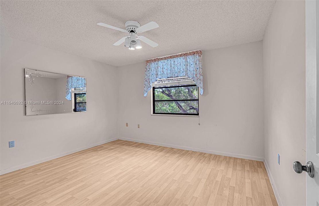 Recently Sold: $250,000 (2 beds, 2 baths, 1385 Square Feet)