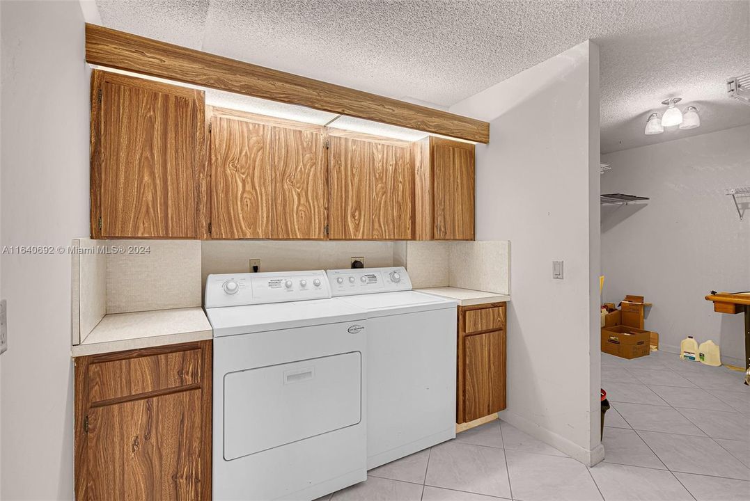 Recently Sold: $250,000 (2 beds, 2 baths, 1385 Square Feet)