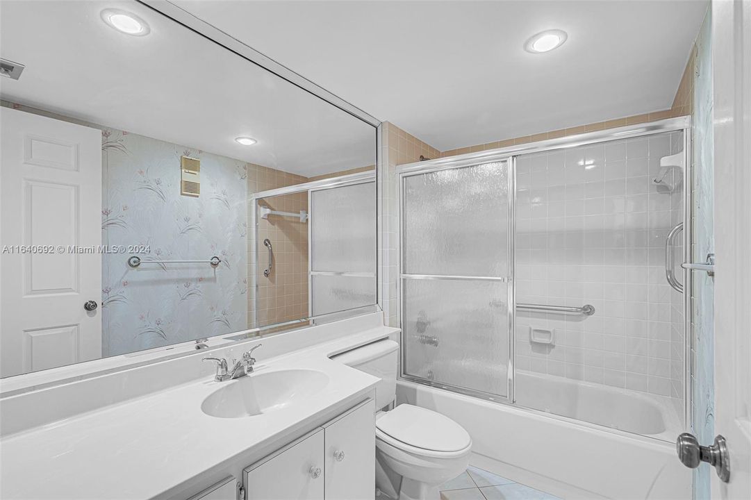 Recently Sold: $250,000 (2 beds, 2 baths, 1385 Square Feet)