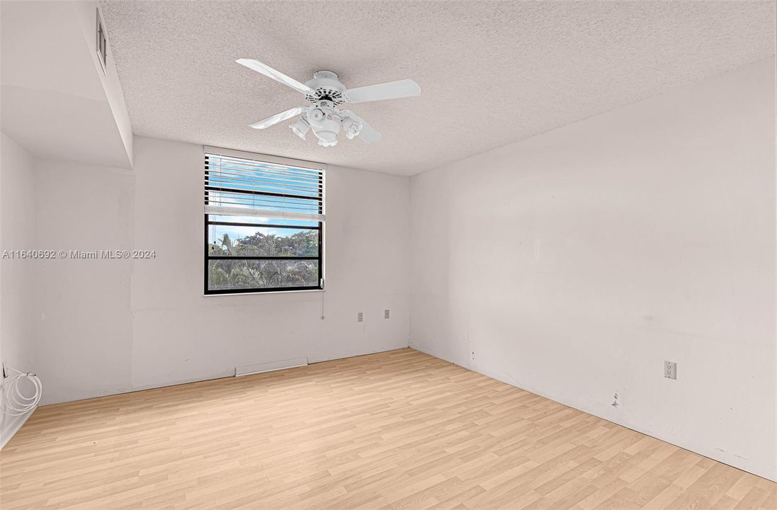 Recently Sold: $250,000 (2 beds, 2 baths, 1385 Square Feet)