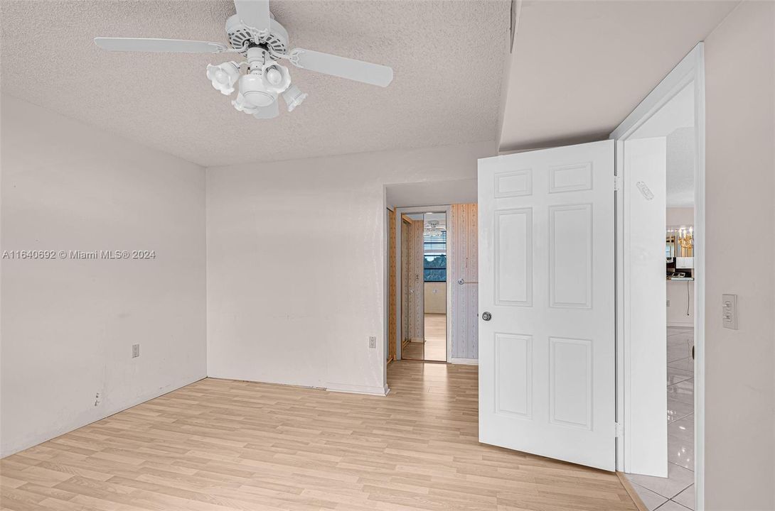 Recently Sold: $250,000 (2 beds, 2 baths, 1385 Square Feet)