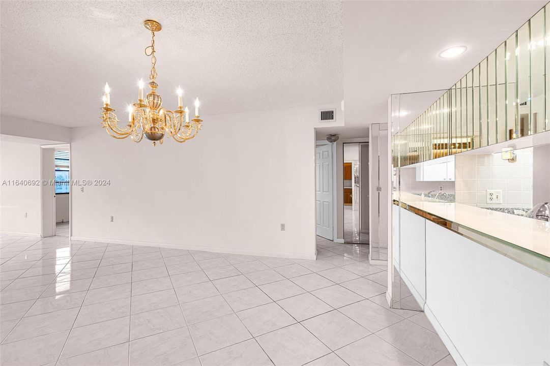 Recently Sold: $250,000 (2 beds, 2 baths, 1385 Square Feet)