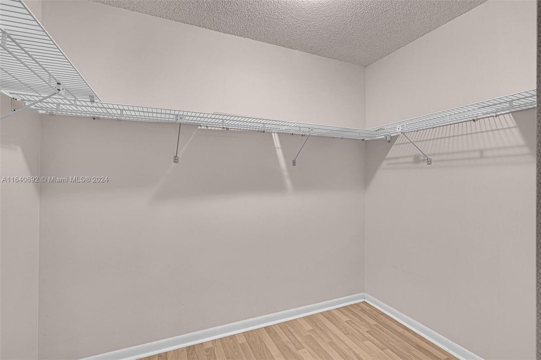 Recently Sold: $250,000 (2 beds, 2 baths, 1385 Square Feet)