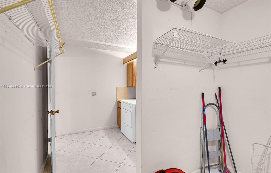 Recently Sold: $250,000 (2 beds, 2 baths, 1385 Square Feet)