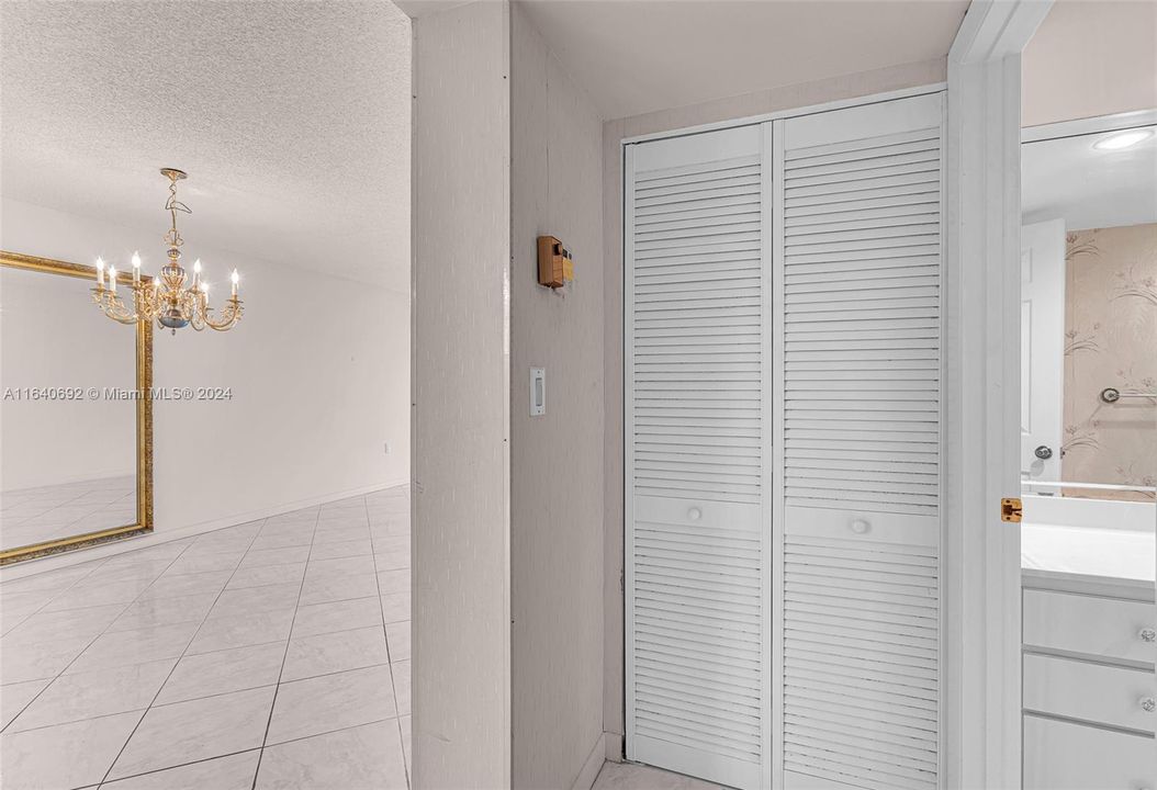 Recently Sold: $250,000 (2 beds, 2 baths, 1385 Square Feet)