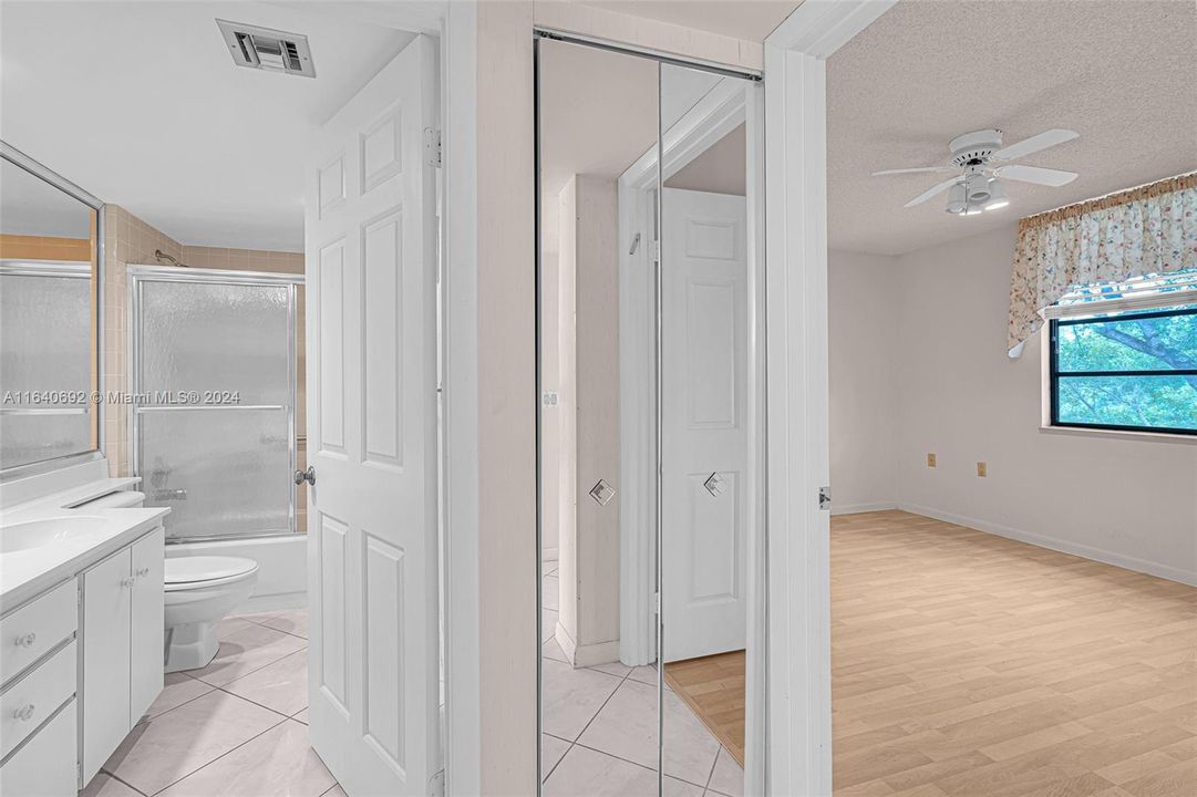 Recently Sold: $250,000 (2 beds, 2 baths, 1385 Square Feet)