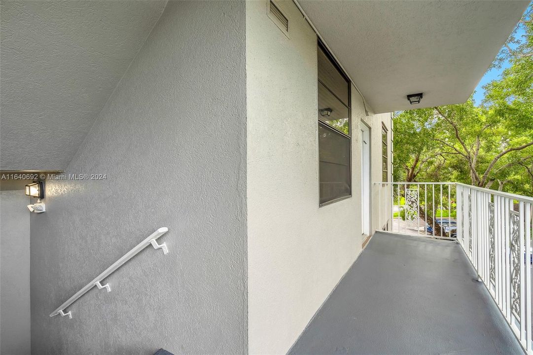 Recently Sold: $250,000 (2 beds, 2 baths, 1385 Square Feet)