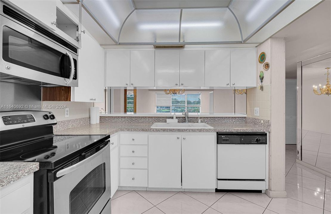 Recently Sold: $250,000 (2 beds, 2 baths, 1385 Square Feet)