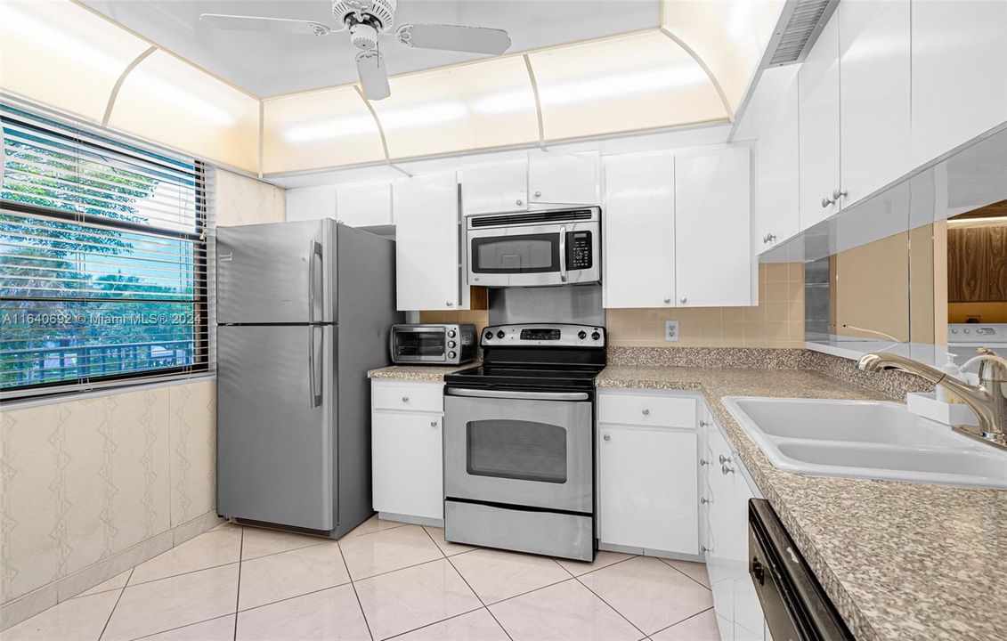 Recently Sold: $250,000 (2 beds, 2 baths, 1385 Square Feet)