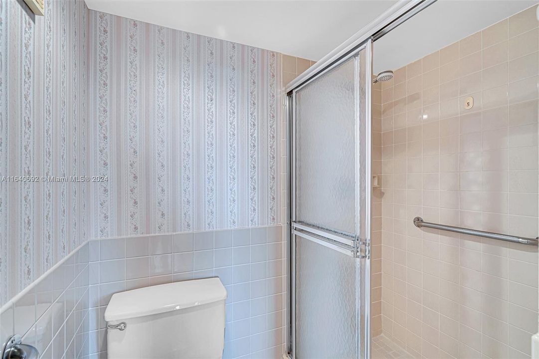 Recently Sold: $250,000 (2 beds, 2 baths, 1385 Square Feet)