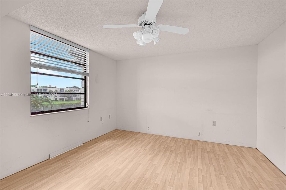 Recently Sold: $250,000 (2 beds, 2 baths, 1385 Square Feet)