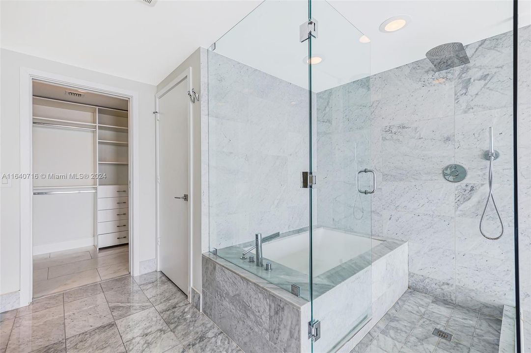 For Sale: $1,899,000 (3 beds, 3 baths, 1634 Square Feet)